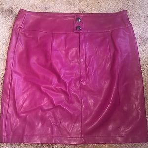 VEGAN LEATHER MINI SKIRT